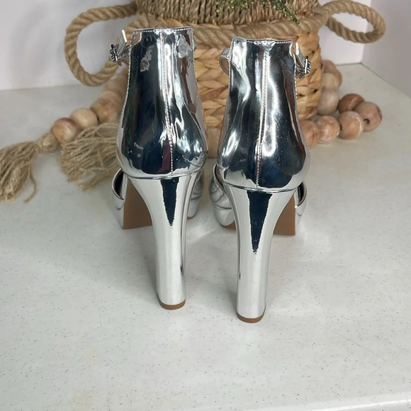 I.N.C. INTERNATIONAL CONCEPTS
Women's Ninel Platform Sandals, Sz 10/Silver - Picture 5 of 11